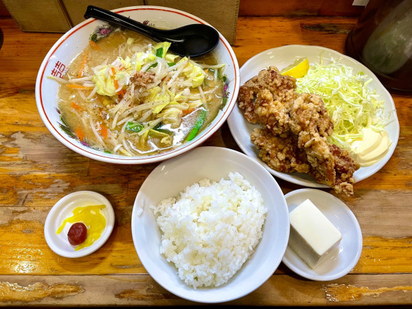 「ラーメン唐揚げセット (味噌)」@味勝負 二代目 蝦夷の写真