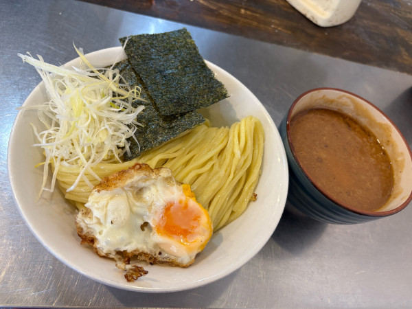 「つけ麺　目玉焼きTＰ」@つけ麺・汁なし専門店 R 中村店の写真