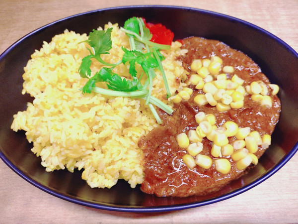 「（日替わり）とうもろこしカレー　９５０円　※」@カリガリカレー かき焼き はじめ 西新宿店の写真