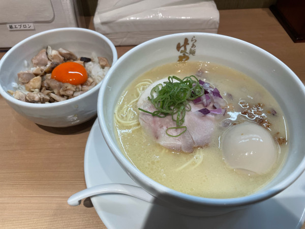 「味玉鶏白湯らぁ麺、マキシマムTKG」@らぁ麺 はやし田 渋谷宇田川町店の写真