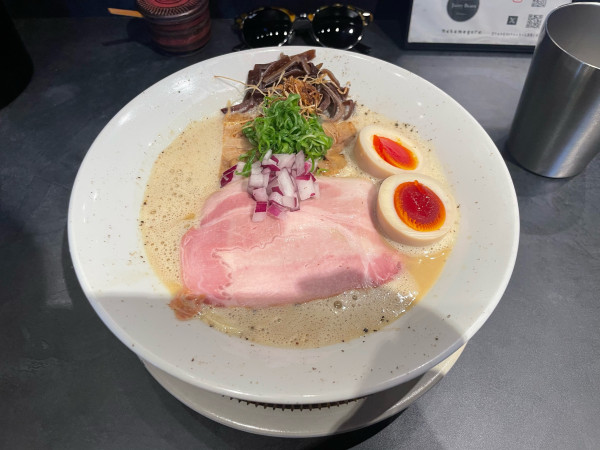 「味玉濃厚鶏ニボらぁ麺 ¥1600 和え玉(醤油)¥350」@Ramen Jazzy Beatsの写真