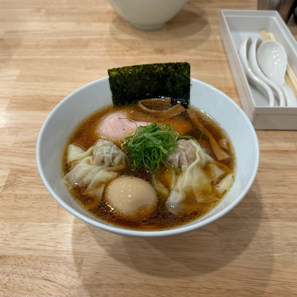 「肉ワンタン醤油」@地球の中華そばの写真