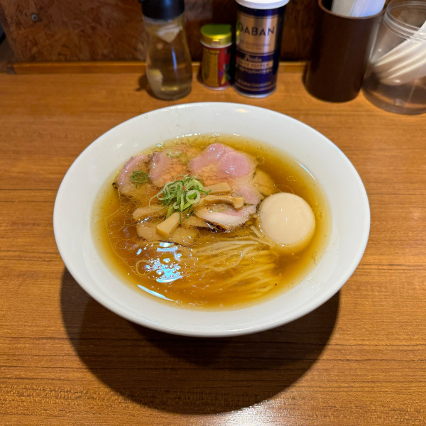 「名古屋コーチンの炙り肉中華そば+味玉」@寿製麺よしかわ 川越店の写真