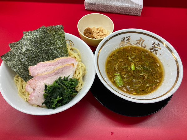 「つけ麺（柚子）大盛り1200円」@王道家直伝との丸家 伊勢崎店の写真