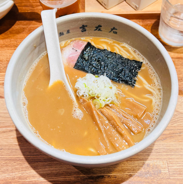 「らーめん(麺200g)」@麺屋吉左右の写真