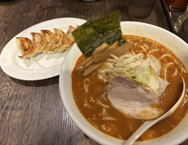 「味噌らーめん中盛 チャーシュー丼 餃子」@ななほしの写真