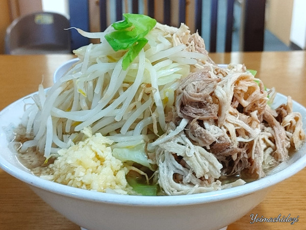 「豚骨ラーメン（880円）」@麺とび 六方 松川店の写真