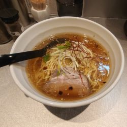 琥珀醤油拉麺 500円