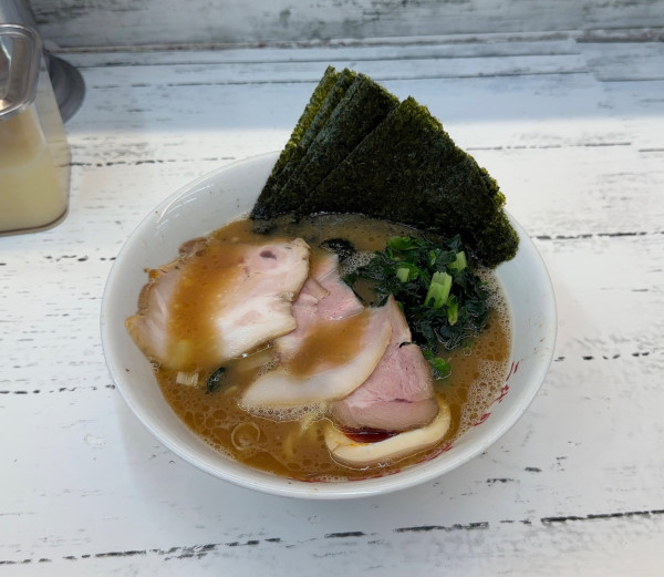 「ラーメン　➕　味玉」@二代目 谷瀬家の写真