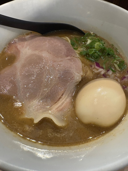 「煮干し味玉付け　900円」@小杉らぁめん 夢番地の写真