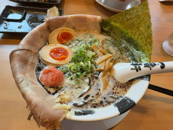 「黒豚骨贅沢盛り」@豚骨麺屋 一番軒 半田FC店の写真