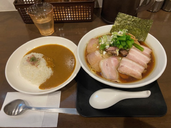 「焼豚麺・スパイスカレー」@三つ由の写真