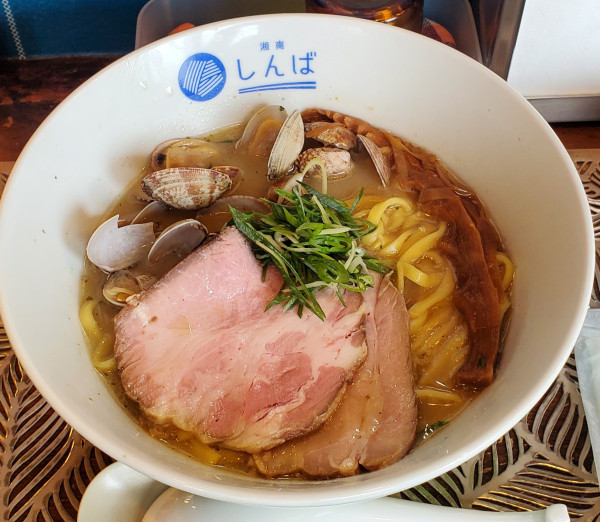 「あさりらぁ麺チャーシュー増し麺大盛」@湘南しんばの写真