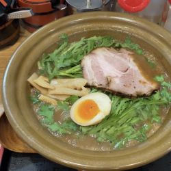 豚骨味噌ラーメン/ 中濃スープ/春菊