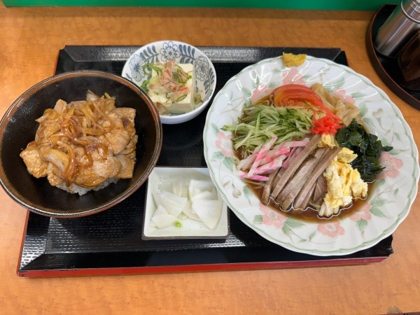 「本日のランチ（ミニ焼肉丼＋冷し中華）1,250円」@冨士久食堂の写真