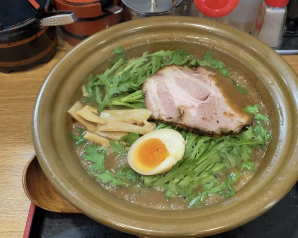 「豚骨味噌ラーメン/ 中濃スープ/春菊」@ラーメン猪太の写真