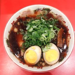 背脂黒醤油チャーシューメン 1090円 +煮卵150円