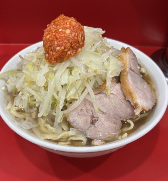 「小ラーメン(ヤサイ)+冷やし、ニンニクジャン、生卵」@ラーメン二郎 生田駅前店の写真