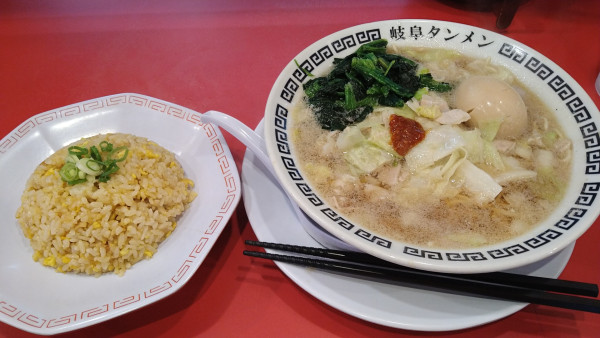 「岐阜タンメン１辛半チャンセット」@岐阜タンメン 各務原店の写真