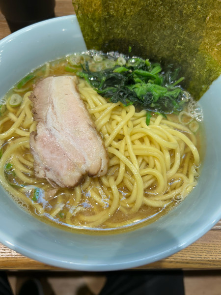 「ラーメン(中)固濃多」@横浜家系ラーメン 銀家 横浜西口パルナード店の写真