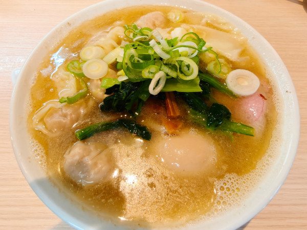 「塩ワンタンメン・麺半分」@桜上水 船越の写真