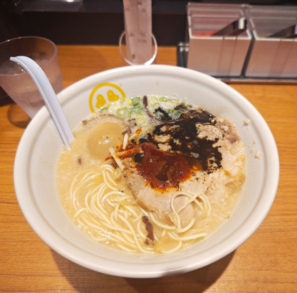 「秋葉原店限定・東京豚骨スペシャル+替え玉」@TOKYO 豚骨 BASE MADE by 一風堂 エキュート秋葉原店の写真