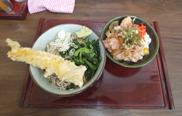 「冷しイカ天ほうれん草そば+ミニ鶏丼（サービス定食）」@船堀そば 文殊の写真