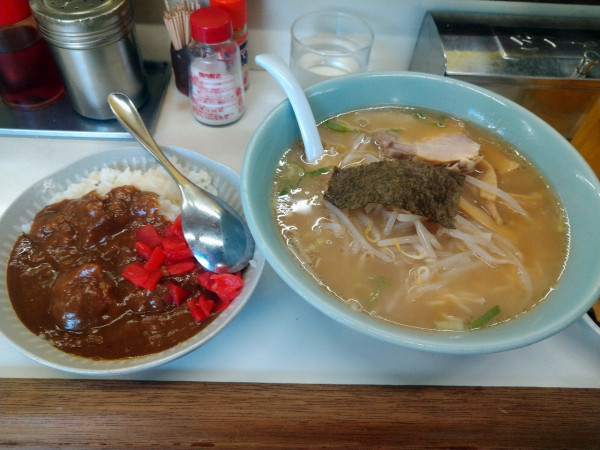 「Aセット(ラーメン＋ミニカレー)900円」@東京ラーメン 大番くっくの写真