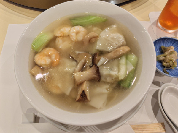 「小海老のワンタンスープそば（期間限定）1694円」@大観苑の写真