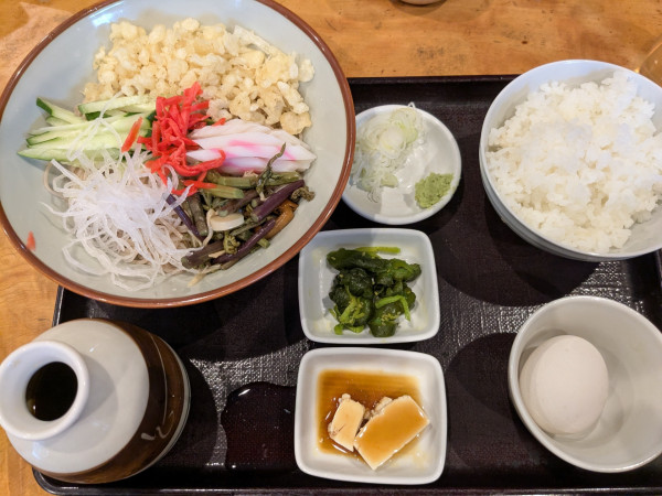 「冷したぬきそば（ランチ）900円」@角清の写真