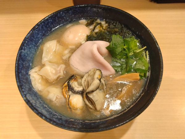 「芳醇特製牡蠣そば¥1600-」@中華そばよしかわ 西荻窪店の写真