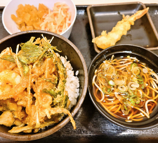 「AKEミニかきあげ丼+お椀そば+海老天」@ゆで太郎 柏名戸ヶ谷店の写真