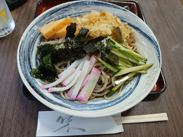 「冷したぬき蕎麦 950円」@砂場の写真