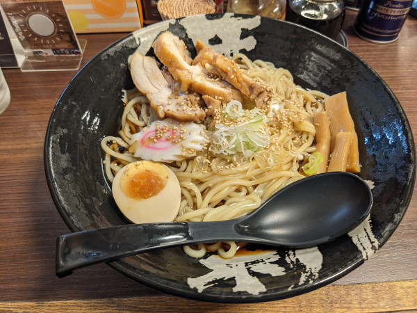 「冷やし中華そば（大盛り）」@温泉つけ麺 維新 熱海本店の写真
