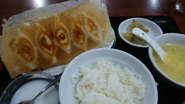 「羽根つき餃子焼き定食 880円」@中国家庭料理 你好 神田店の写真