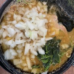 ラーメン900円＋玉ねぎ100円