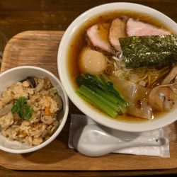 特製名古屋コーチン丸鶏そば1350円