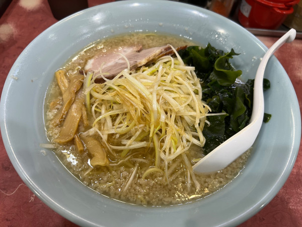 「ネギラーメン＋麺中盛」@ニューラーメンショップ 大宮東口店の写真