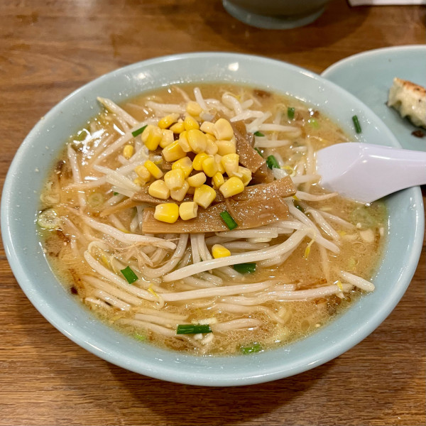 「ラーメンみそ〝炒めたもやし入り〟」@サッポロラーメン羆の写真
