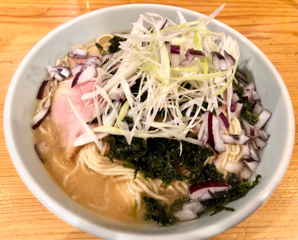 「蟹豚骨らーめん　塩　大盛り　ネギ岩海苔増し」@魚焚の写真