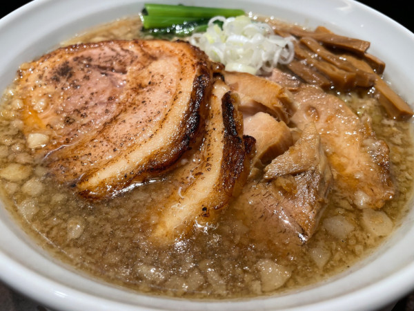 「背脂醤油ラーメン+肉増し(1600円)」@ら〜麺 瑞藤の写真