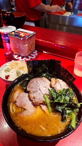 「チャーシューメン＋特チャ＋ワカメ＋白飯🍚」@厚木家の写真