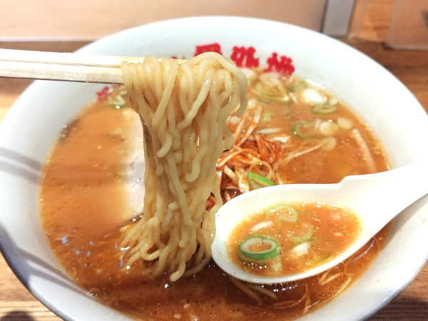 「味噌辛ねぎラーメン 1030円 + セット餃子4個230円」@旭川ラーメン 番外地 北口店の写真