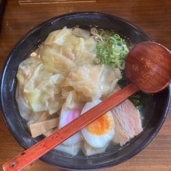 ガリ塩ワンタンメン（帯麺）　ラーパス　ウーロン茶