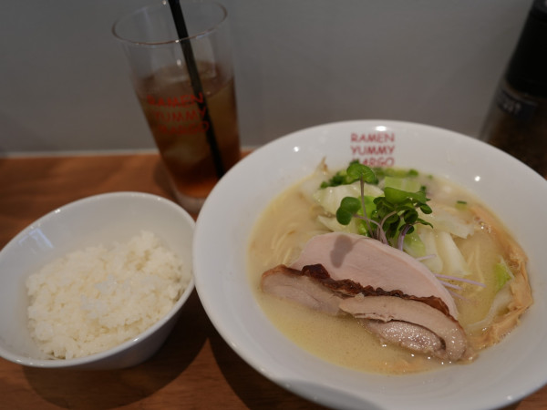 「鶏ぱいたんラーメン＋ランチライス」@ラーメン ヤミーマーゴの写真
