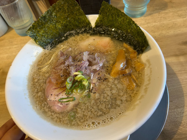 「背脂煮干し　1,200円」@麺屋 日出次の写真