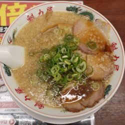 京都背脂醤油ラーメン・並（880円）
