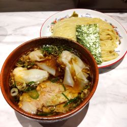 肉・海老わんたんつけそば（￥1,300）