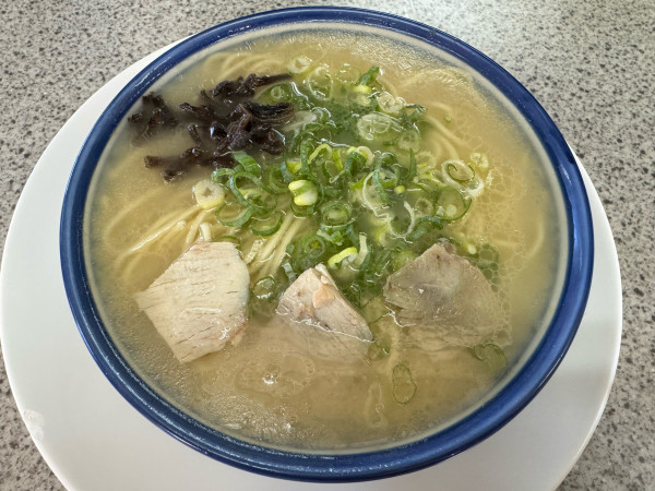 「ラーメン　700円」@博多ラーメンしばらく 福重店の写真