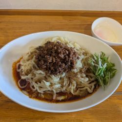 大盛り温玉辛シビ汁なし担担麺